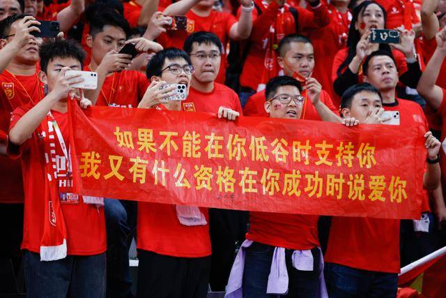 阿森纳转会策略受阻，锋线缺乏深度面临曼城威胁